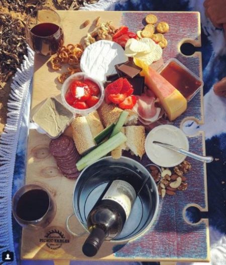 Folding picnic table